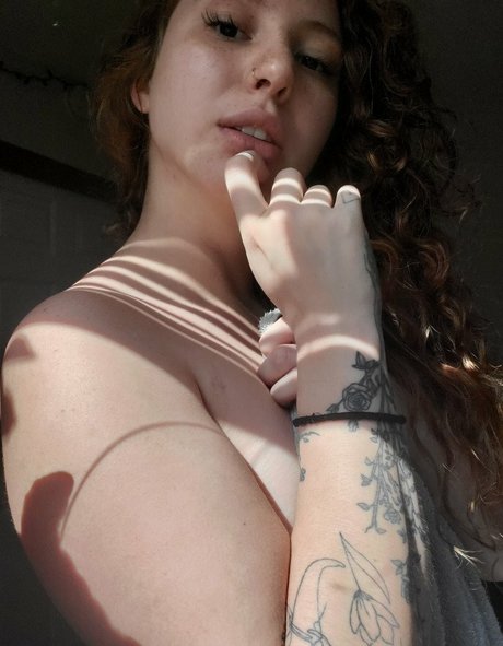 ぽっちゃりブロンドオンリーファンズ 裸 写真