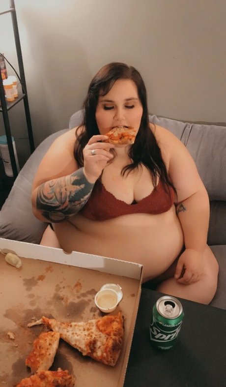 熟女の足オンリーファンズ アートヌード 画像