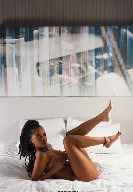 Feistybadazz ホットモデル 写真