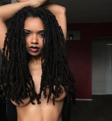 Feistybadazz エロティック女優 画像