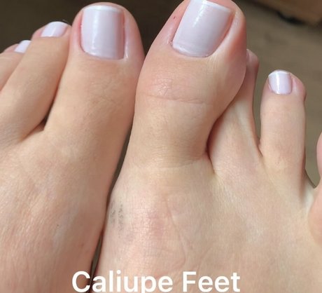 Caliupe feet ポルノスター 可愛い 写真