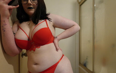 emilia 123 美しいポルノスター 画像