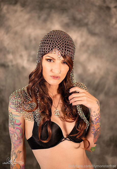 巨乳で曲線美のOnlyFans 美しいxxx ギャラリー