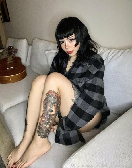 bdsmroxymistress かわいいスター 画像