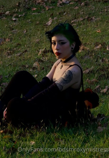 bdsmroxymistress ヌードのポルノスター 写真