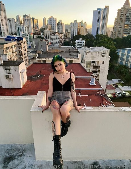 bdsmroxymistress ポルノモデル 画像